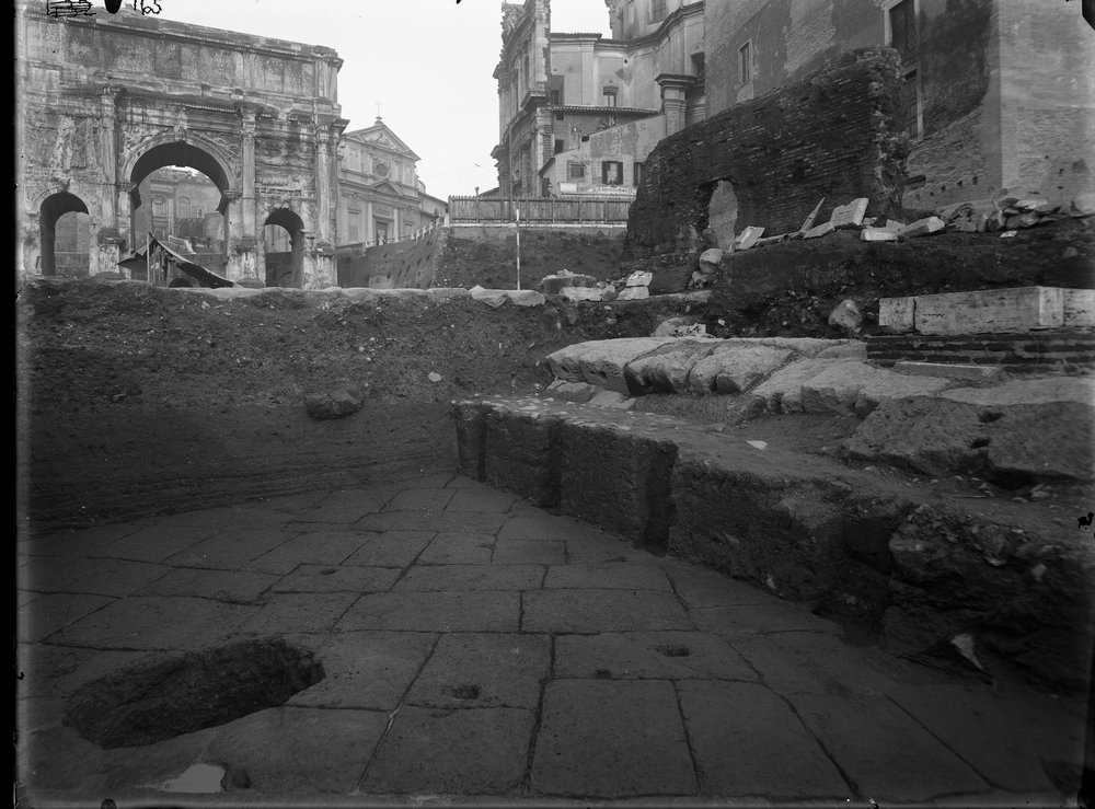 Lastra E165 - Basilica Emilia.JPG