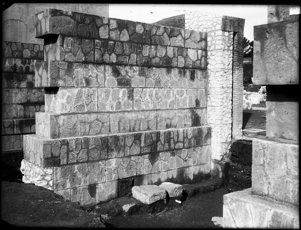 Lastra E 1079, Basilica Emilia.JPG