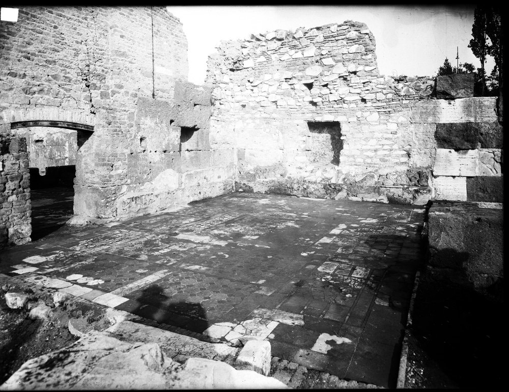 Lastra E-1114, Basilica Emilia.JPG