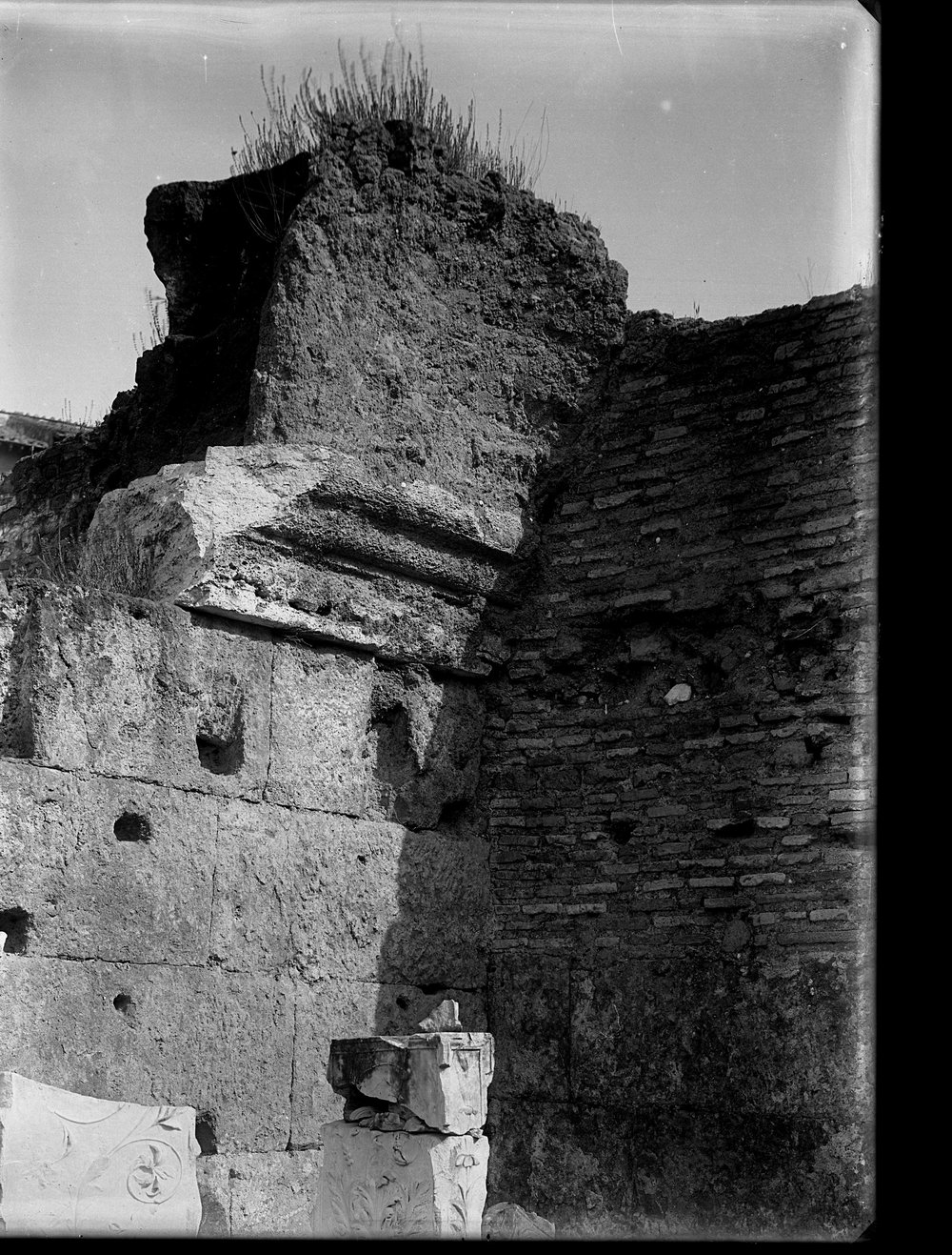 Lastra E 1085, Basilica Emilia.JPG