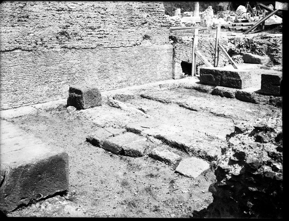 Lastra E-1109, Basilica Emilia.JPG