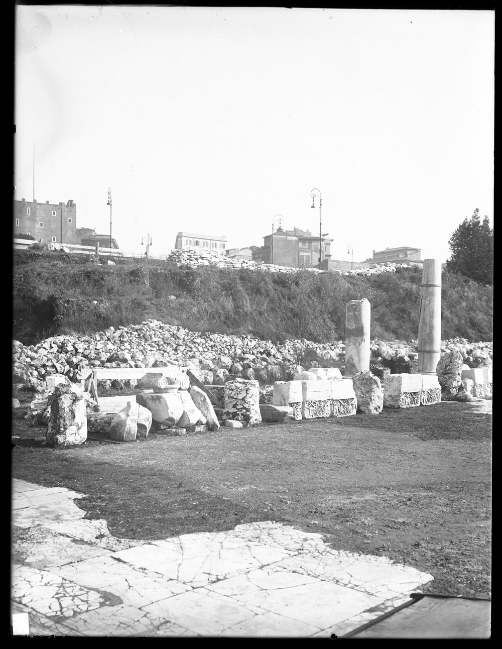 Lastra E1148 - Basilica Emilia.JPG