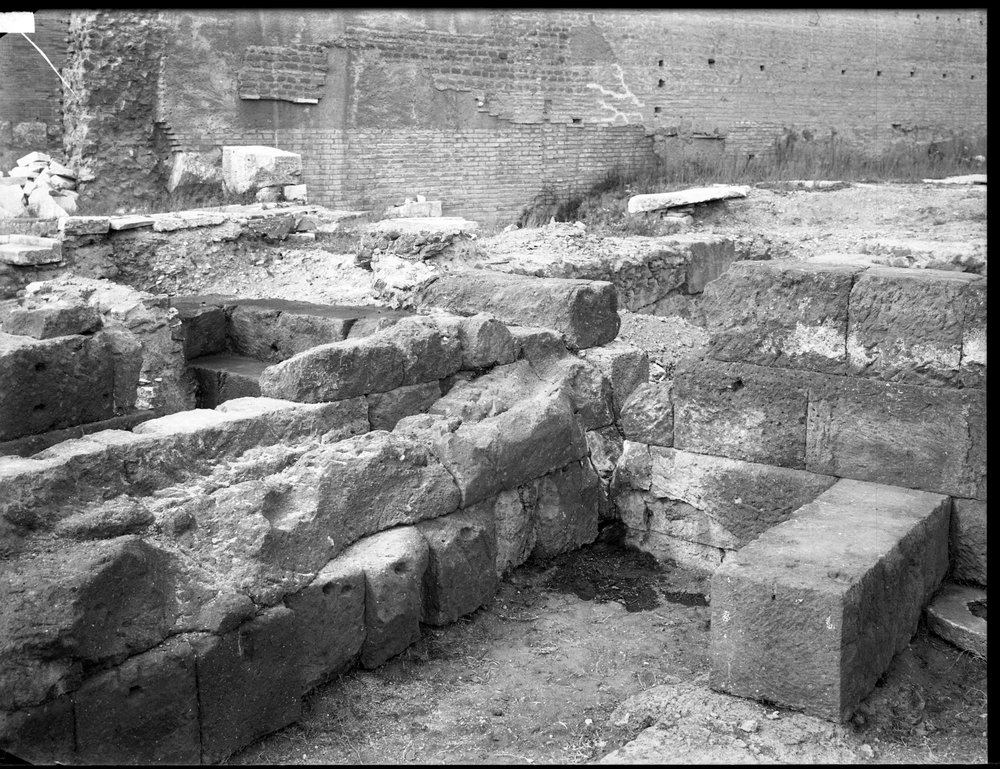Lastra E-1120, Basilica Emilia.JPG