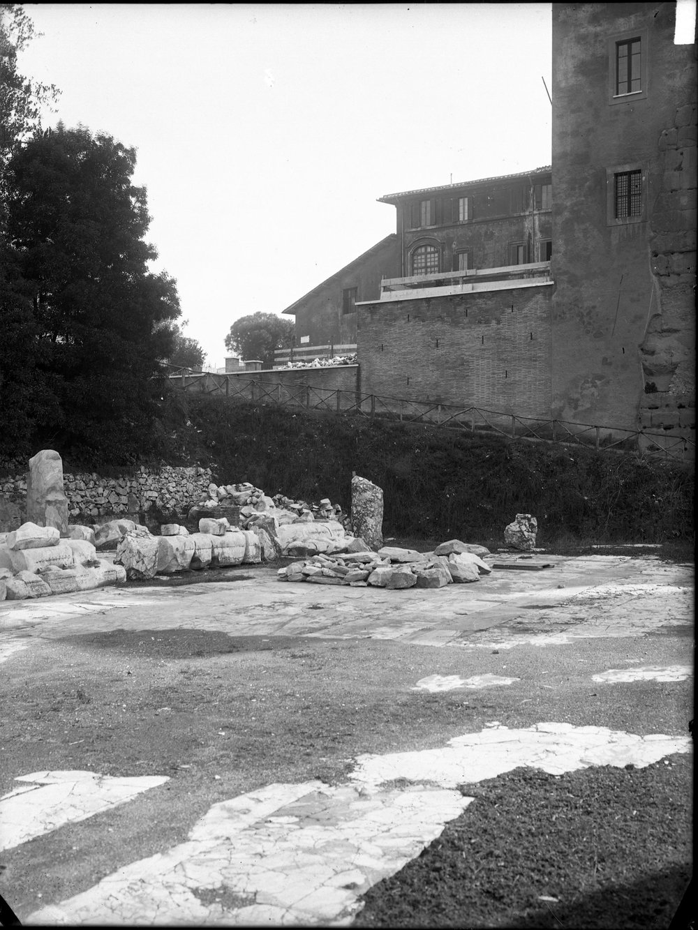 Lastra E1157 - Basilica Emilia Interno.JPG