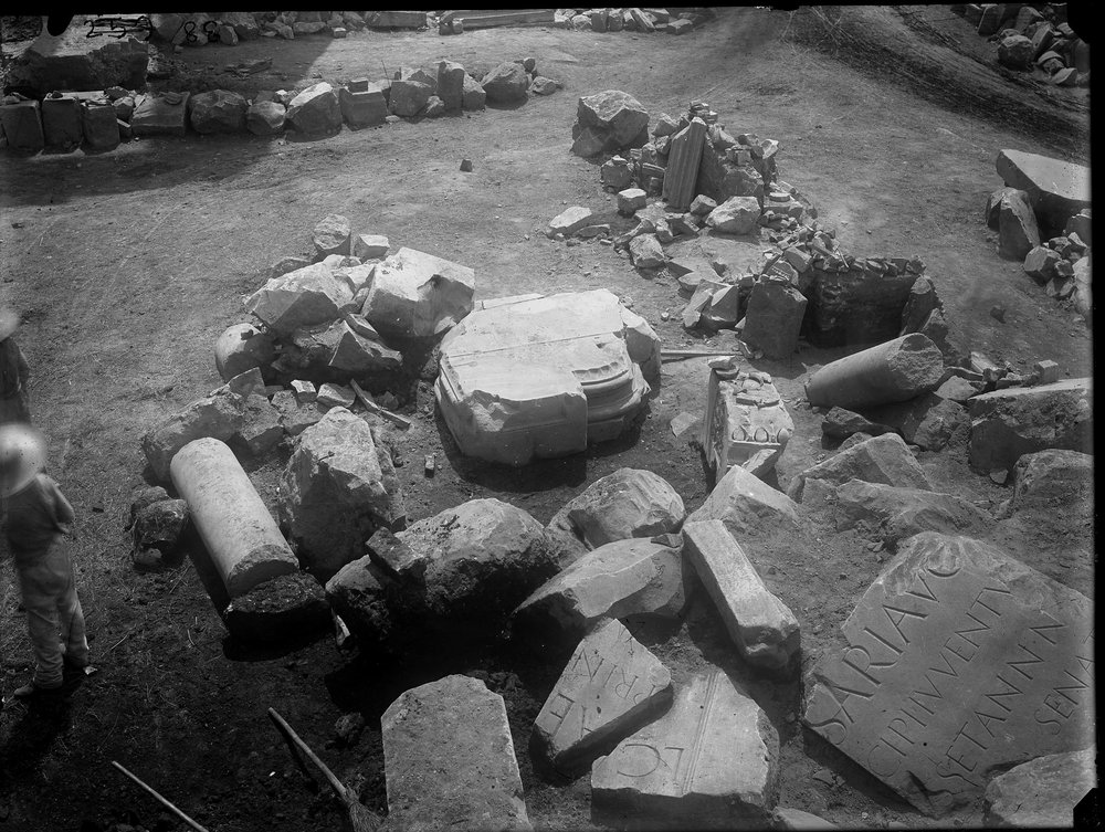 Lastra E 38 Basilica Emilia.JPG