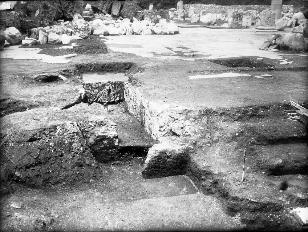 Lastra E-1215 Basilica Emilia - esterno.JPG