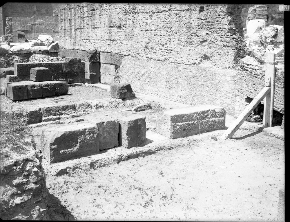 Lastra E-1101, Basilica Emilia.JPG