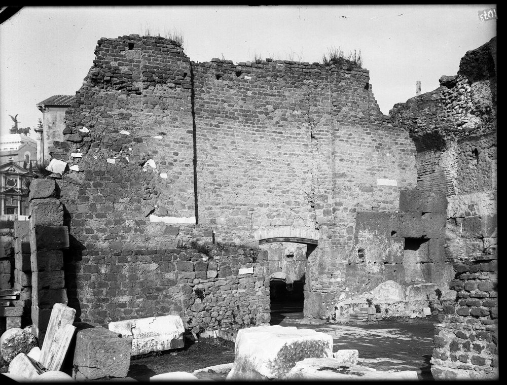 Lastra E 1073, Basilica Emilia(muri medievali).JPG