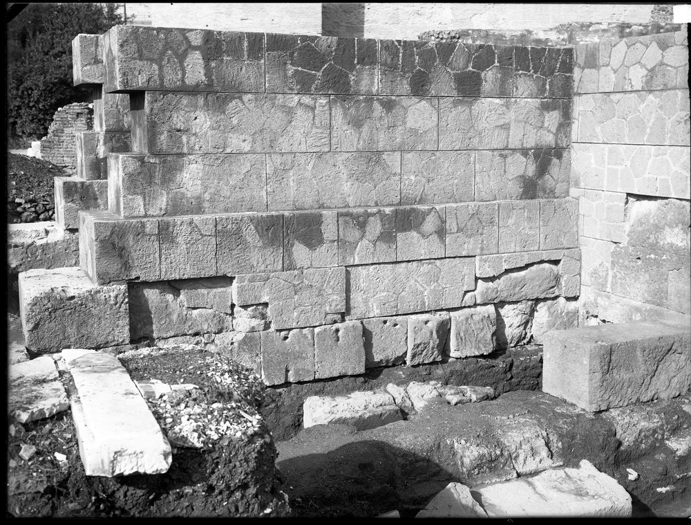 Lastra E 1083, Basilica Emilia.JPG