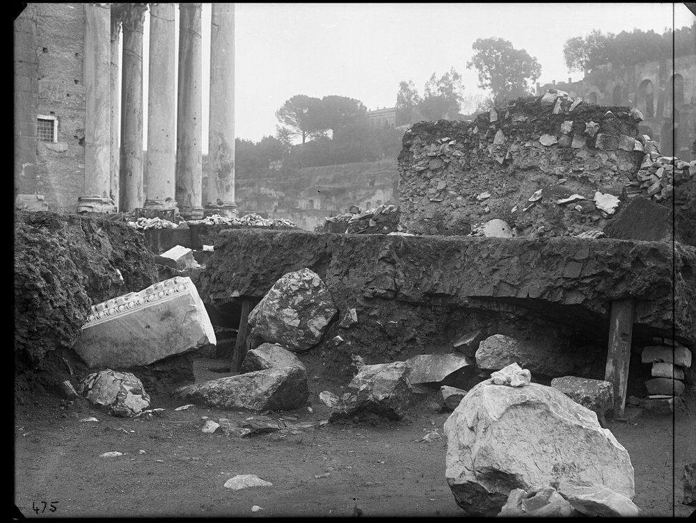 Lastra E 475 - Basilica Emilia.JPG