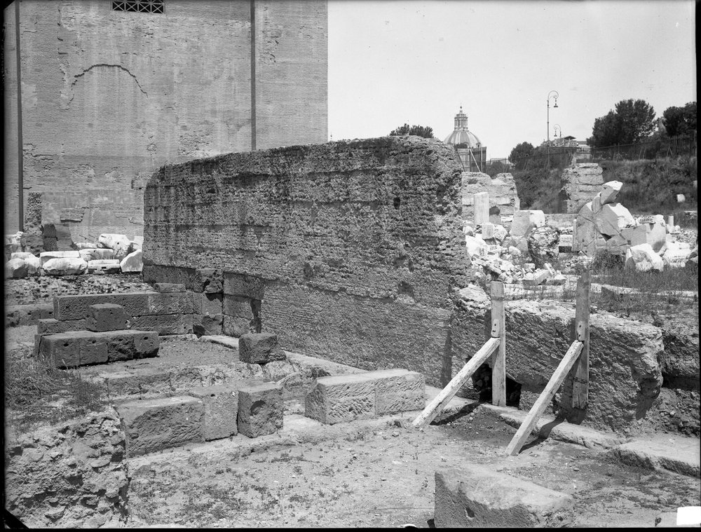 Lastra E 1094, Basilica Emilia.JPG