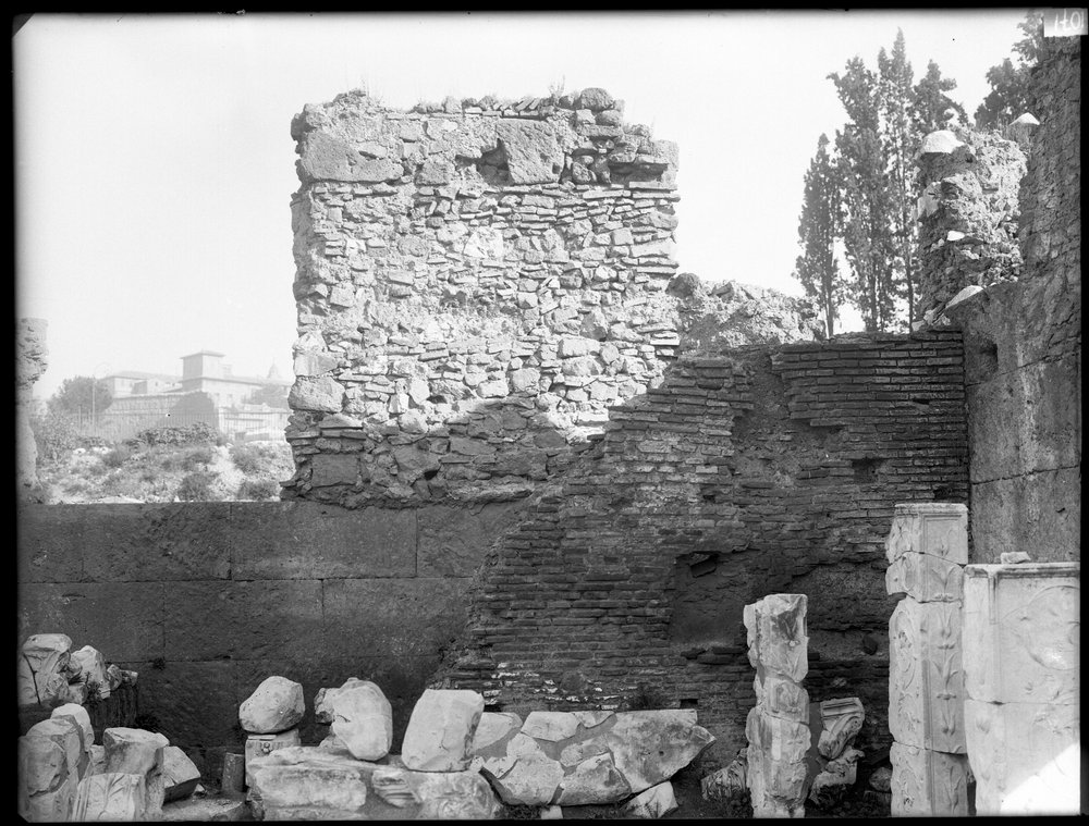 Lastra E 1071, Basilica Emilia (muri medievali).JPG