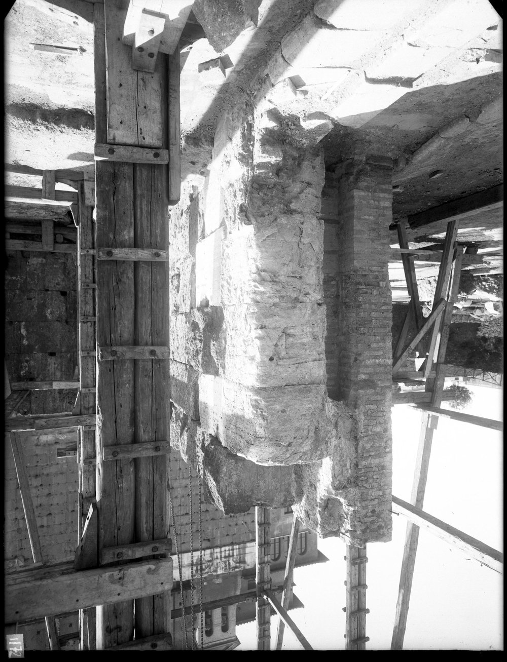 Lastra E-1172, Basilica Emilia.JPG