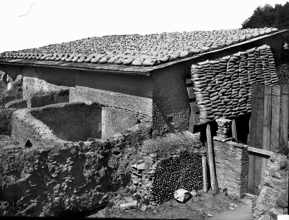 Lastra E- 1054 basilica Emilia- muri medievali.JPG
