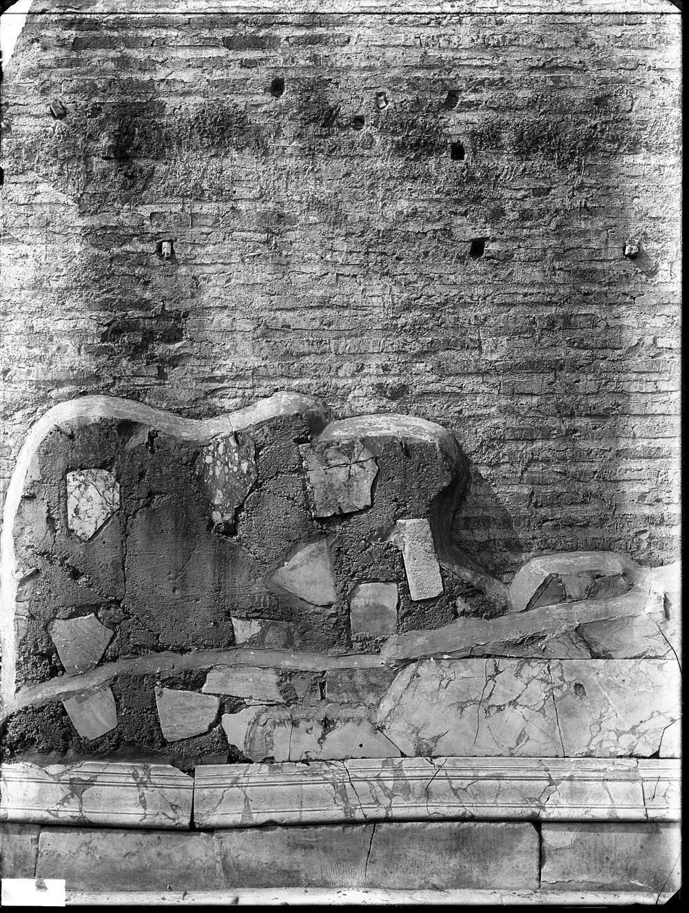 Lastra E 2324 - Basilica Emilia.JPG