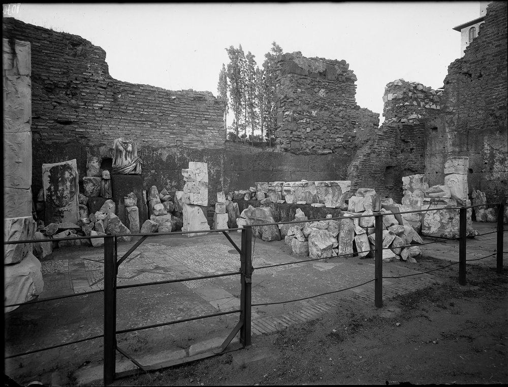 Lastra E-1170 Basilica Emilia- muri medievali.JPG
