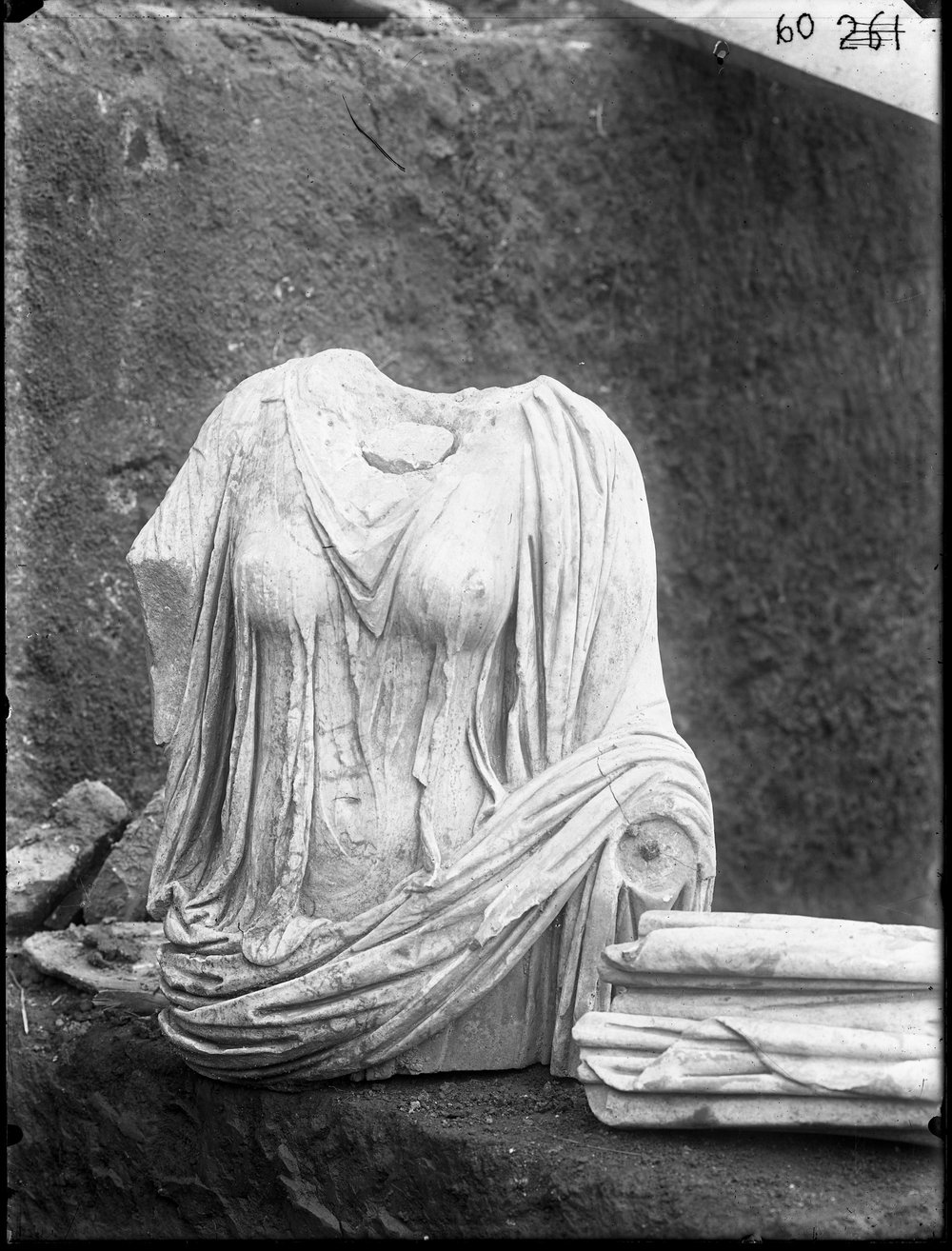 Lastra E 60 - Basilica Emilia.JPG