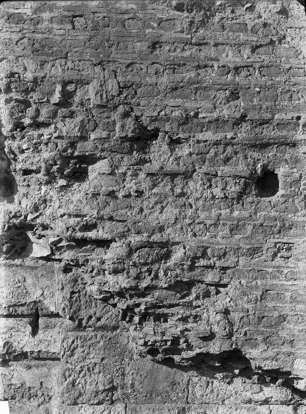Lastra E-1168 Basilica Emilia- muri medievali.JPG