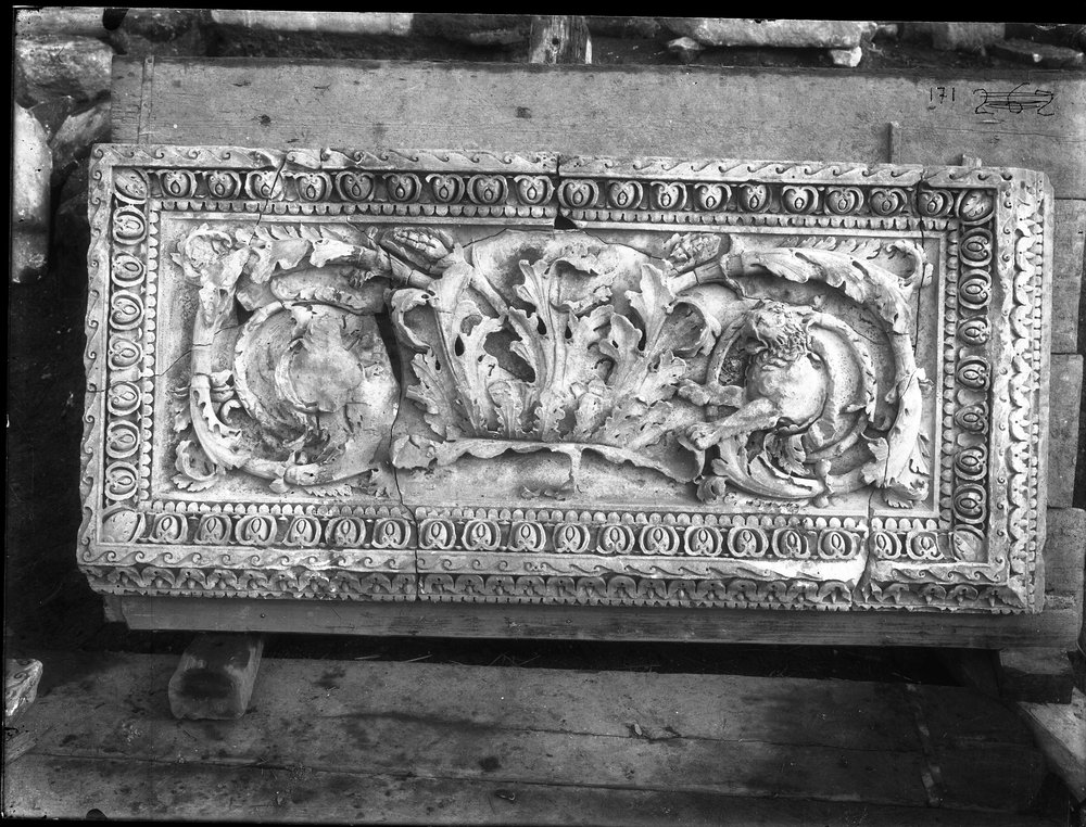 Lastra E-171, Basilica Emilia.JPG