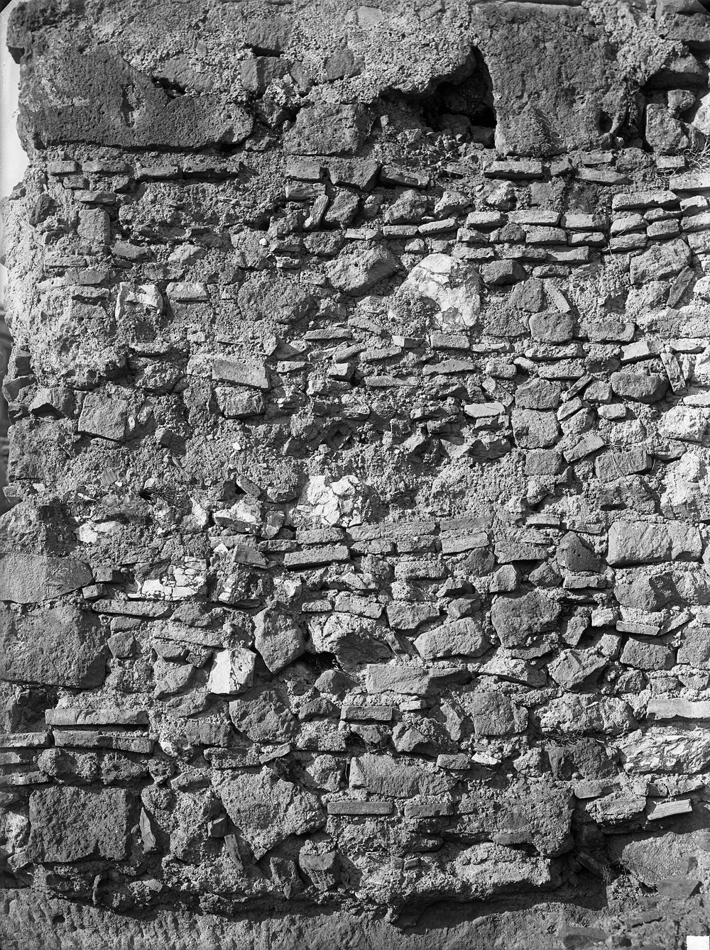 Lastra E-1167 Basilica Emilia- muri medievali.JPG