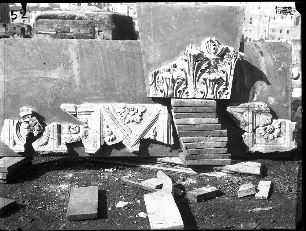 Lastra E 52 - Basilica Emilia.JPG