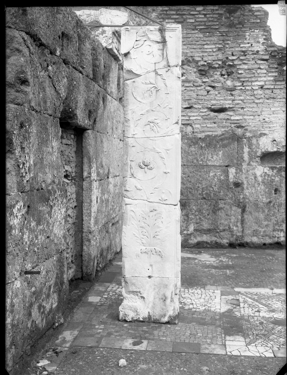 Lastra E-1186, Basilica Emilia.JPG