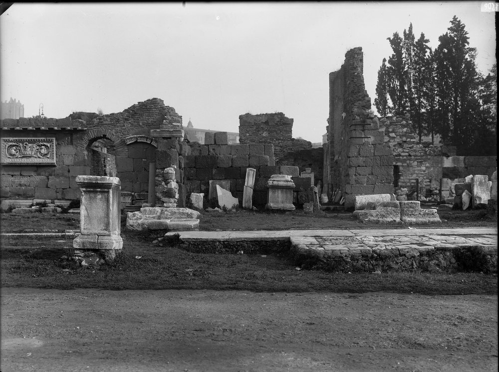 Lastra E-1206 Basilica Emilia - esterno.JPG