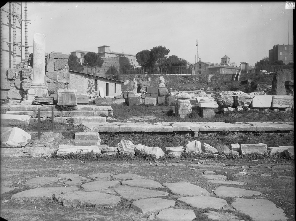 Lastra E-1208 Basilica Emilia - esterno.JPG