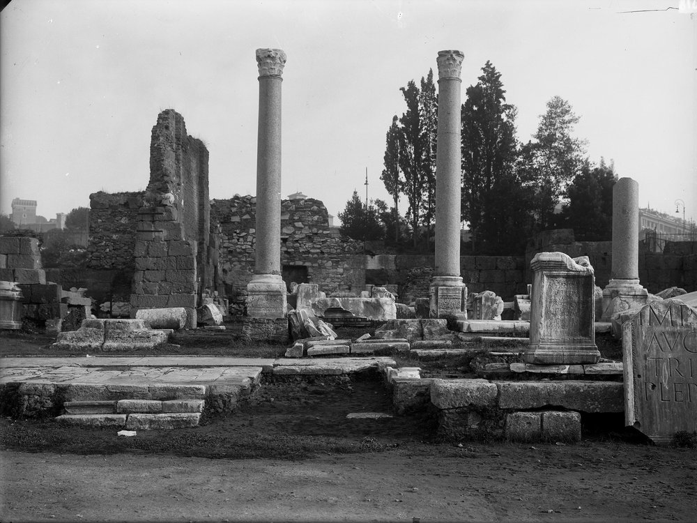 Lastra E-1218 Basilica Emilia - esterno.JPG