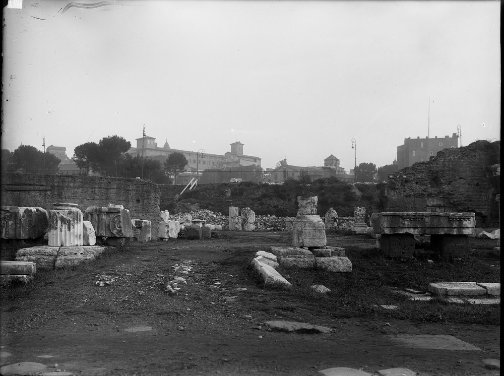 Lastra E-1207 Basilica Emilia - esterno.JPG