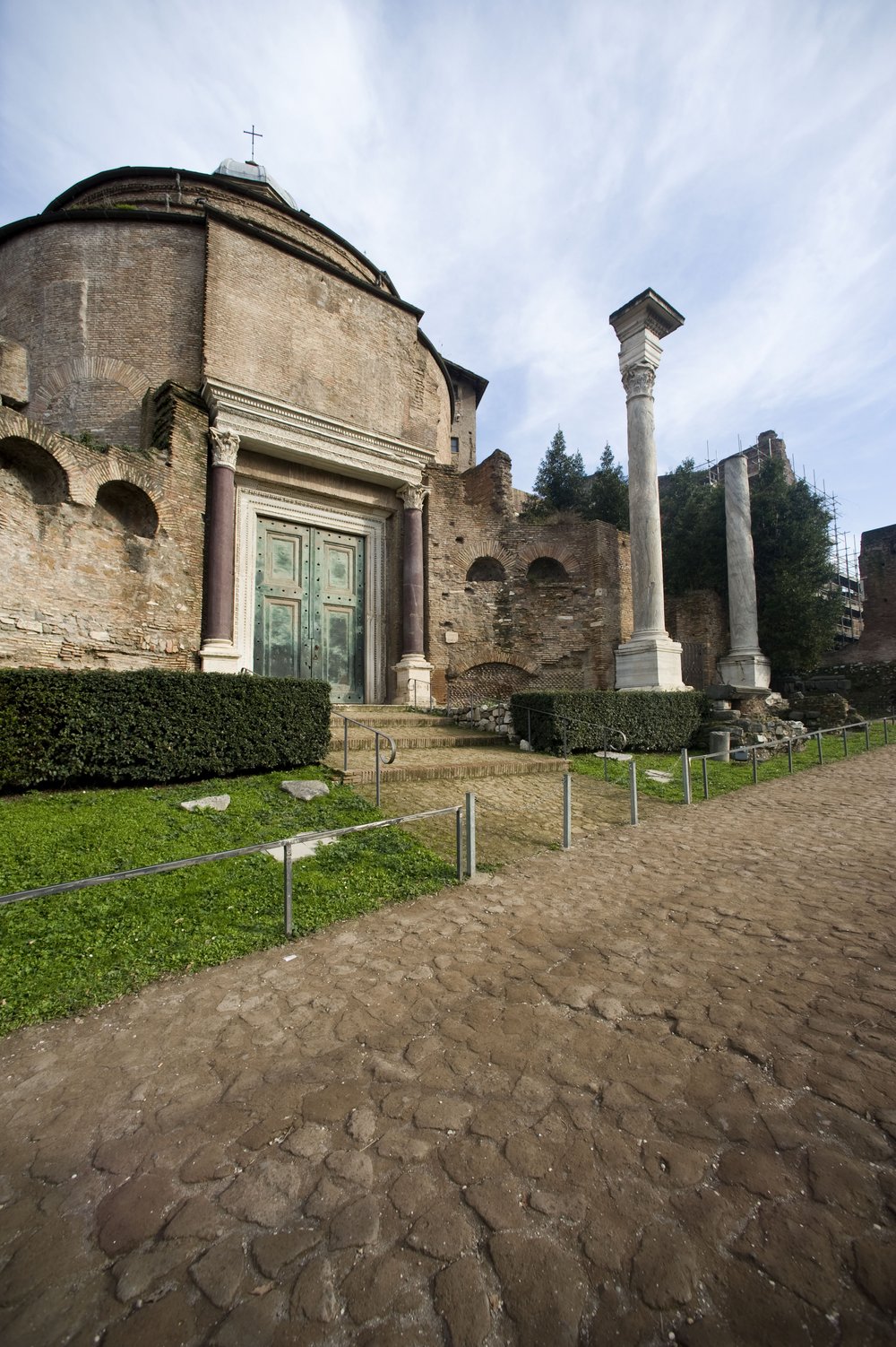 Tempio di Romolo.jpg