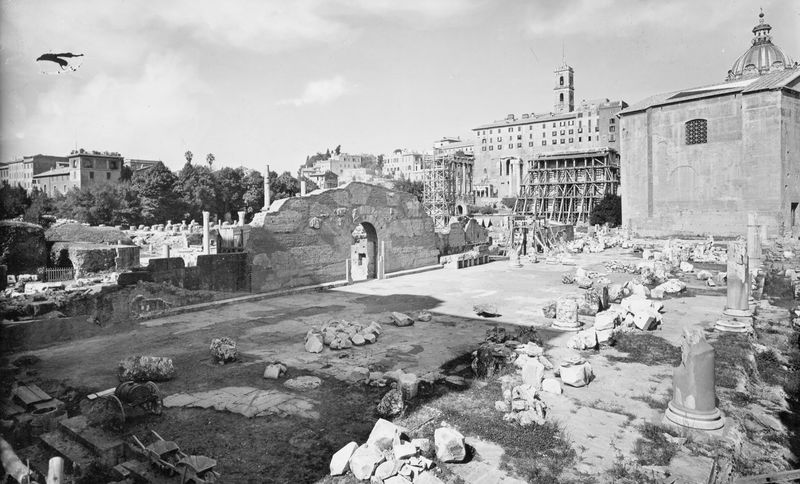 012263 - monumento - Basilica Emilia, veduta dall'angolo est. Neg. serie F nÂ° 1261