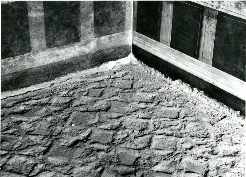 002040 - monumento - Casa di Augusto, danni dell'autobomba nell'amb. 14 (cubicolo inferiore) del 27-28/07/1993. Neg. serie 6x6 nÂ° 19697