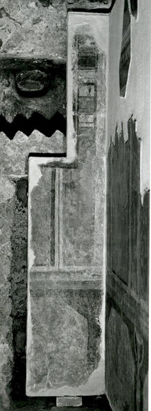 002738 - reperto - Casa di Livia, cubiculum a (denominato 8 sulla pianta degli scavi di Carettoni): scoperto durante gli scavi del 1953/54 di Carettoni, conserva un paramento, restaurato e posto su un pannello, in primo stile pompeiano. Bibliografia di riferimento: Carettoni, G.F. in NsC 1957 pp. 111 e ss. / Boll. Arte 1955 pp. 210 e ss. 

Senza negativo