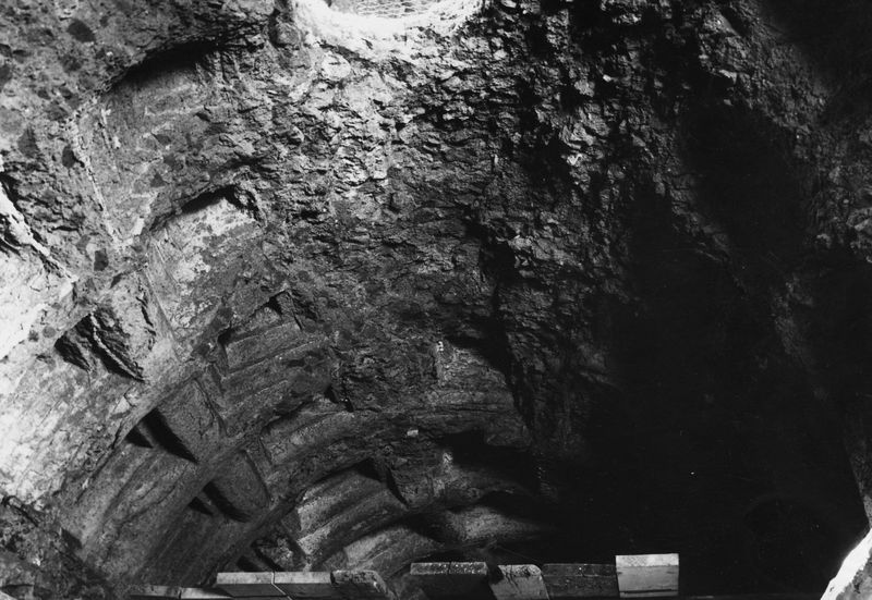 006323 - restauro - Stadio di Domiziano, lato orientale con il Palco Imperiale, esedra imperiale: galleria anulare inferiore con particolare del restauro della volta a lacunari (1956). Senza negativo