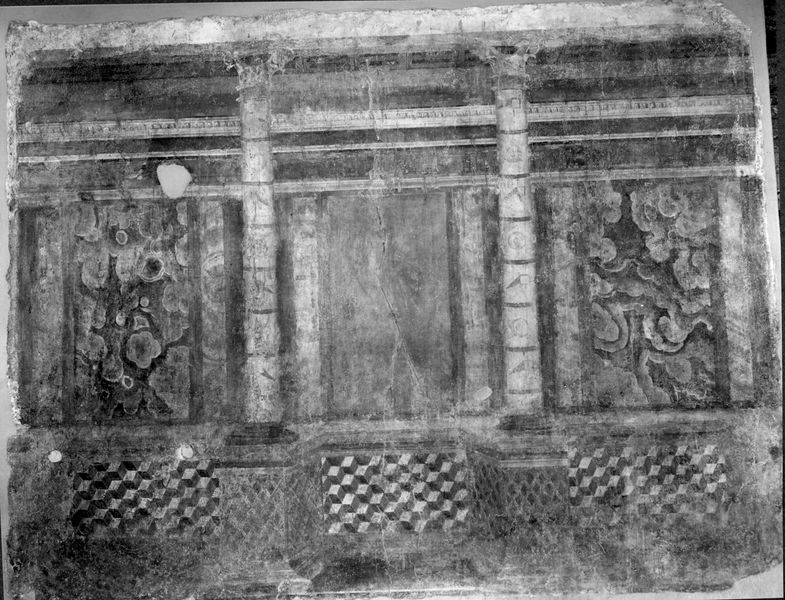 001823 - monumento - Casa dei Grifi, piano inferiore, vano B: particolare pittura parietale della parete di fondo in secondo stile pompeiano (Fase I A di Beyen). Bibliografia di riferimento : Rizzo, Le pitture della casa dei Grifi, 1936 

Neg. serie Gabinetto Restauro nÂ°6934