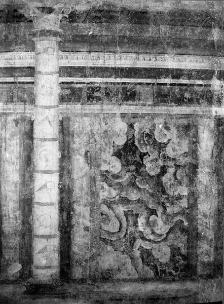 001803 - monumento - Casa dei Grifi, piano inferiore, vano B: particolare pittura parietale della parete di fondo in secondo stile pompeiano (Fase I A di Beyen), prima del restauro. Bibliografia di riferimento : Rizzo, Le pitture della casa dei Grifi, 1936 

Neg. serie 6x6 nÂ°6079