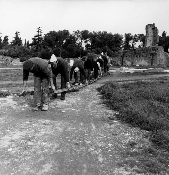 001631 - restauro - Trasporto del grande pannello della parete lunga. Neg. serie Istituto del restauro. Marzo 1966