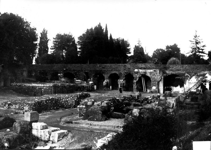 001681 - monumento - Palatino, Roma quadrata, veduta della zona prima dello scavo Vaglieri; neg. serie 9x12, n. 292