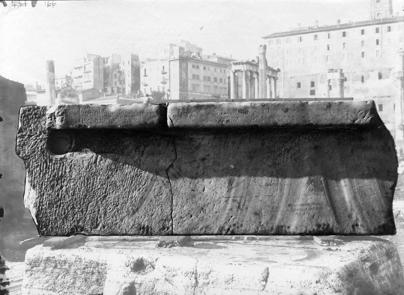 011380 - reperto - Basilica Emilia, frammento di Fasti. Neg. serie E nÂ°166