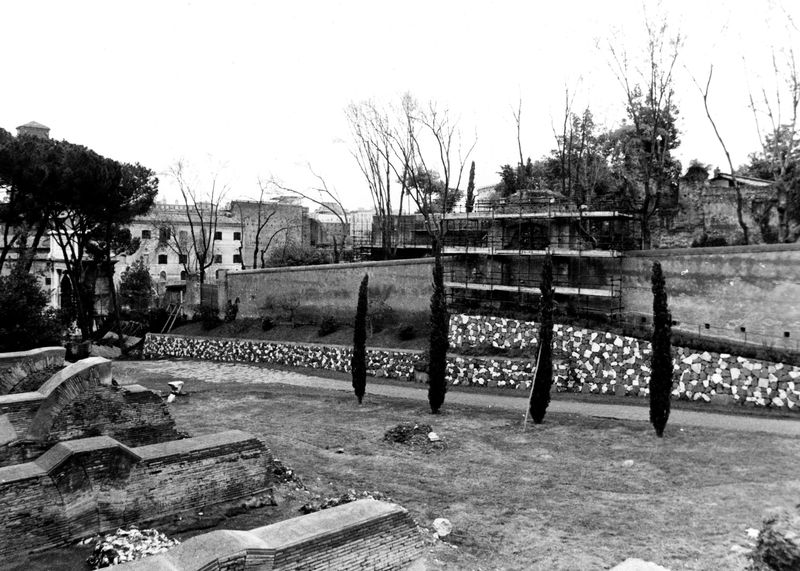 005692 - restauro - Clivio Palatino, lato sinistro: lavori per la nuova recinzione farnesiana 