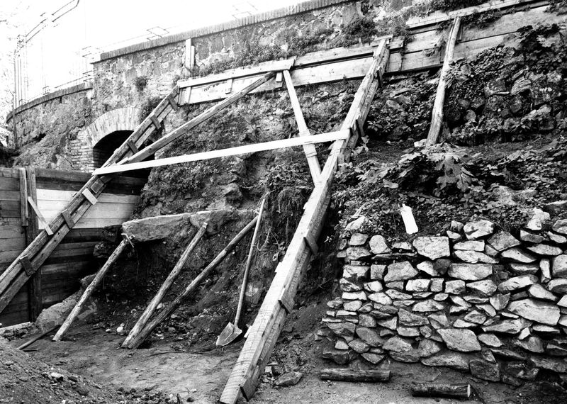 005697 - restauro - Clivio Palatino, lato sinistro: lavori per la nuova recinzione farnesiana 