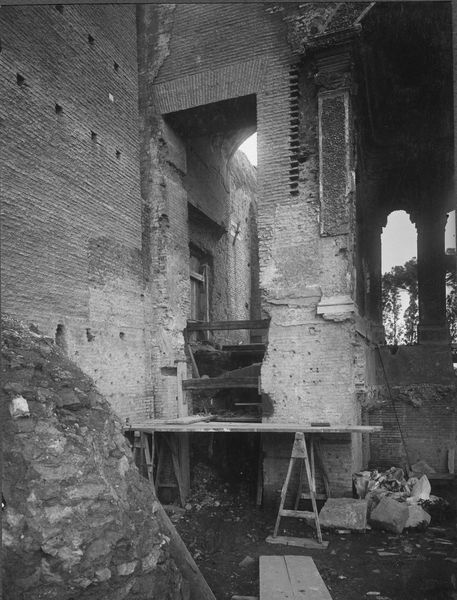 003214 - restauro - Domus Augustana, corpo centrale piano superiore: particolare del restauro lato Nord, dicembre 1930