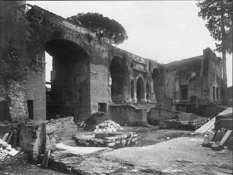 003220 - restauro - Domus Augustana, corpo centrale piano superiore: particolare del restauro lato Sud