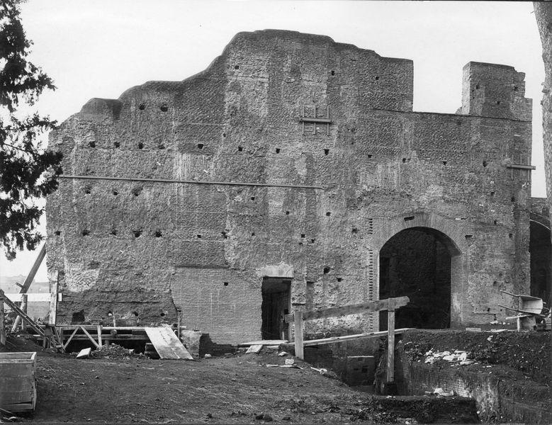 003260 - restauro - Domus Augustana, corpo centrale piano superiore:estremitÃ  lato nord verso lo Stadio dopo il restauro, gennaio 1930