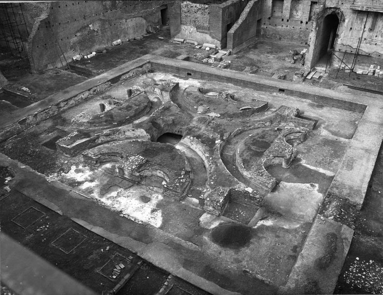 003369 - restauro - Domus Augustana, peristilio inferiore: dopo i lavori di pulitura, autunno 1970