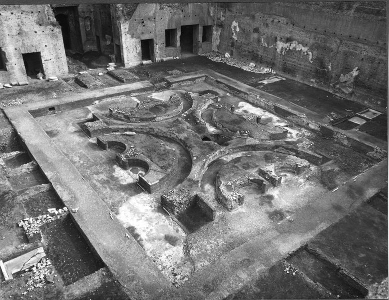 003370 - restauro - Domus Augustana, peristilio inferiore: dopo i lavori di pulitura, autunno 1970