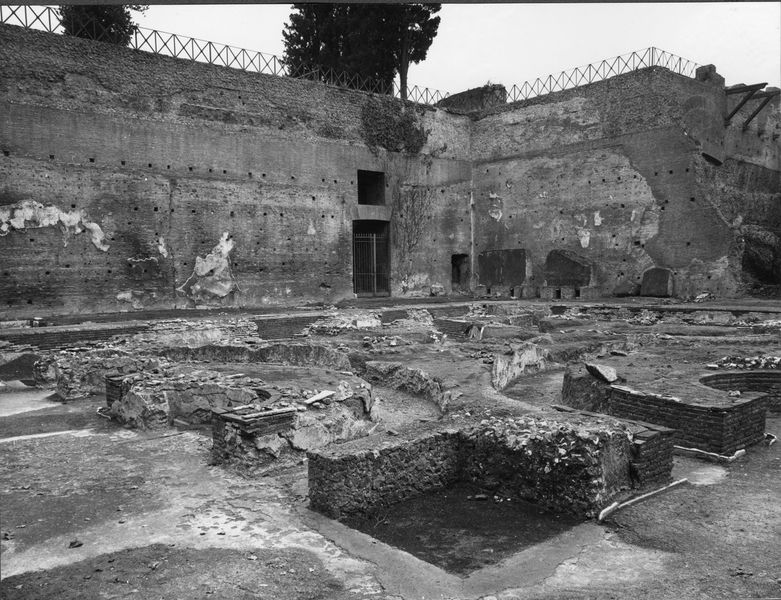 003371 - restauro - Domus Augustana, peristilio inferiore: dopo i lavori di pulitura, autunno 1970