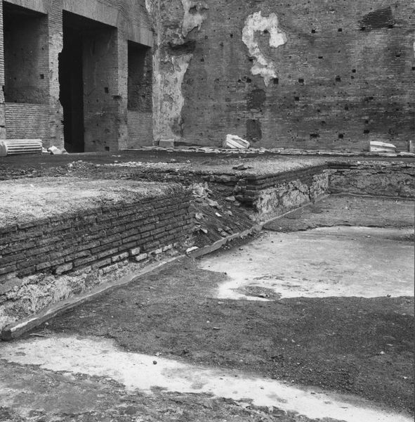 003373 - restauro - Domus Augustana, peristilio inferiore: lavori di sistemazione, estate 1970