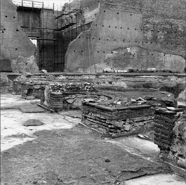 003375 - restauro - Domus Augustana, peristilio inferiore: lavori di sistemazione, estate 1970
